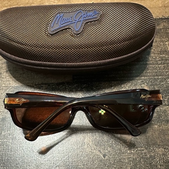 Maui Jim  display picture 2